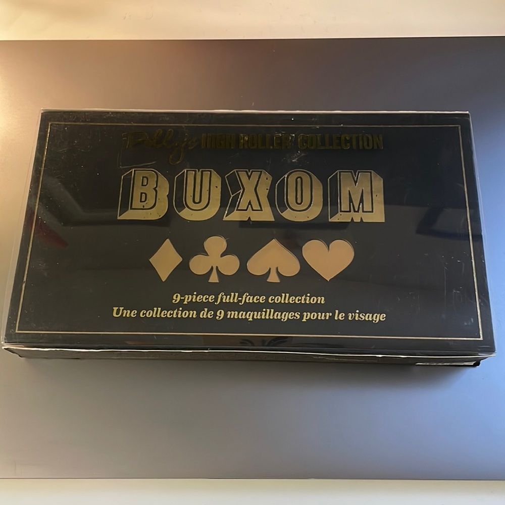 Buxom Dolly’s high roller collection makeup set